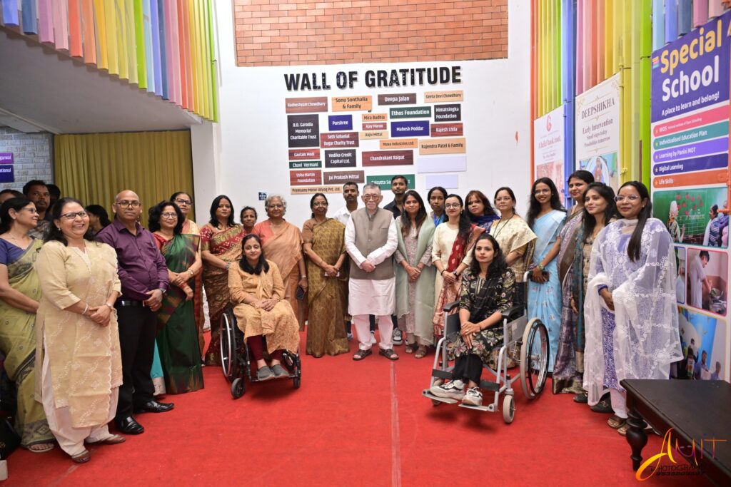 The Governor of Jharkhand with Deepshikha staff, trainees and supporters at the Wall of Gratitude.